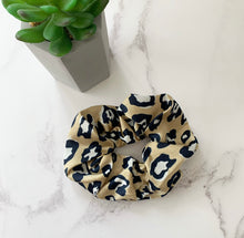 Load image into Gallery viewer, Scrunchies