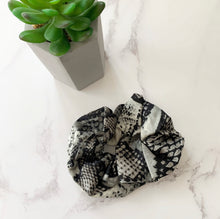 Load image into Gallery viewer, Scrunchies